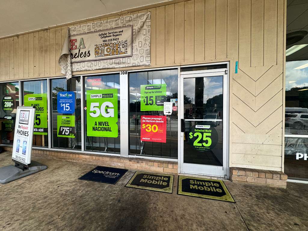 EA Wireless storefront with carrier posters