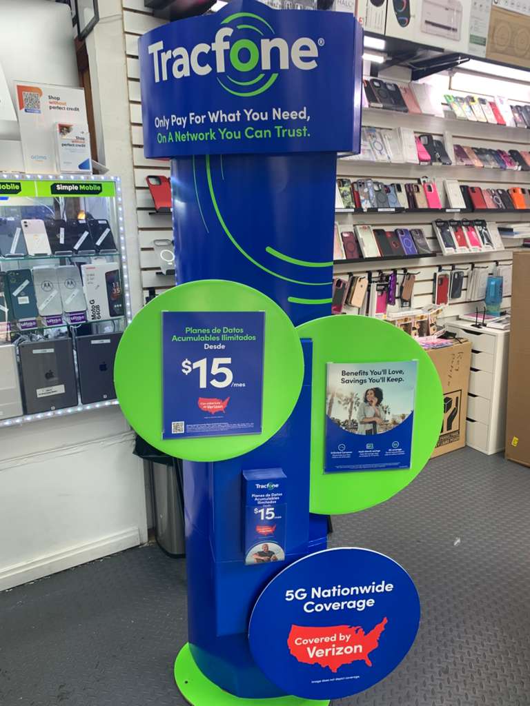 Tracfone 5G nationwide floor display