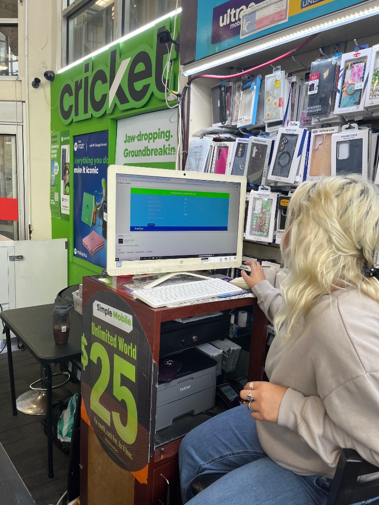 Retailer completing Tracfone training in store